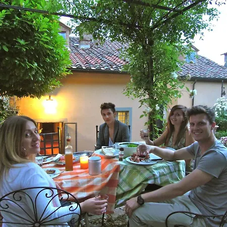 House With Private Garden In Cortona's Town Centre