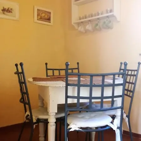 House With Private Garden In Cortona's Town Centre Casa vacanze
