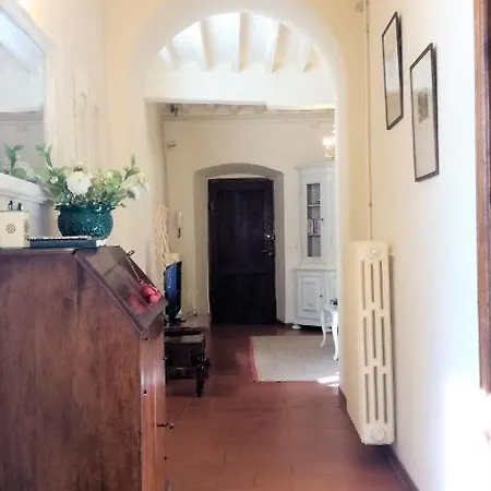 Casa vacanze House With Private Garden In Cortona's Town Centre