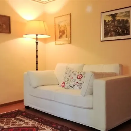 Casa vacanze House With Private Garden In Cortona's Town Centre *