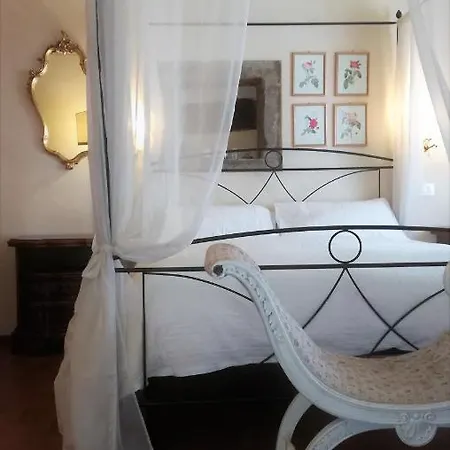 House With Private Garden In Cortona's Town Centre Cortona