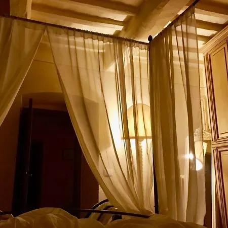 Casa vacanze House With Private Garden In Cortona's Town Centre