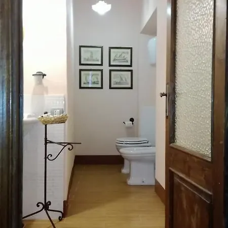 Casa vacanze House With Private Garden In Cortona's Town Centre