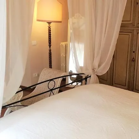 Casa vacanze House With Private Garden In Cortona's Town Centre *